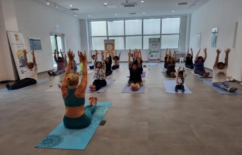HCI Malta organised a Curtain Raiser event on MCAST. High Commissioner said- Yoga is India's gift & this year’s IDY theme Vasudhaiva Kutumbakam calls for world to unite as one family.